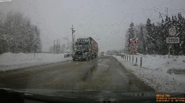 Համացանցում տեսանյութ է հրապարակվել, թե ինչպես է գնացքը հարվածում բեռնատարին