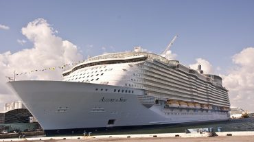 Վարակի բռնկման պատճառով Royal Carribean ընկերության զբոսանավը շտապ վերադարձել է նավահանգիստ