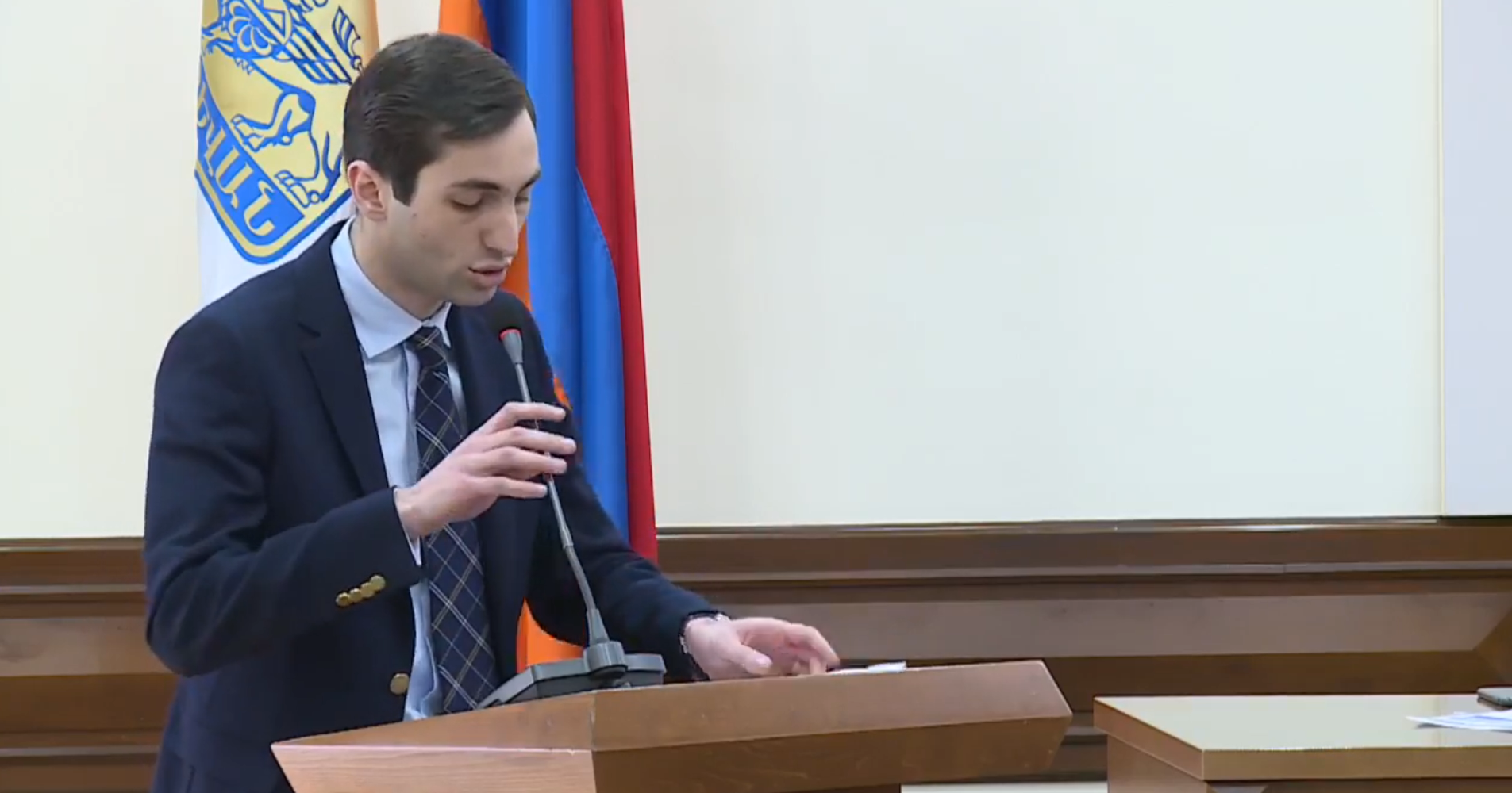Խնդրում եմ  հաջորդ անգամ ներկայացրեք տեղեկանք, որը կլինի հստակ, ոչ թե պլյուս-մինուսով. Դավիթ Խաժակյան
