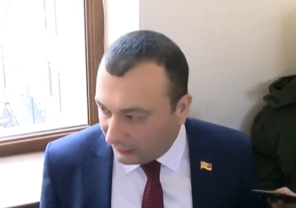 Ամոթ է խնդիրների մասին չխոսելը. Վահե Էնֆիաջյան