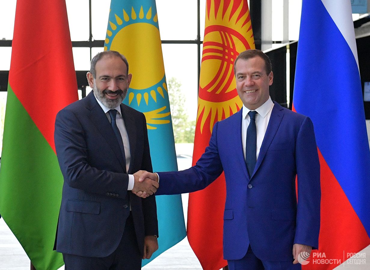 Փաշինյանն ու Մեդվեդևը հանդիպել են