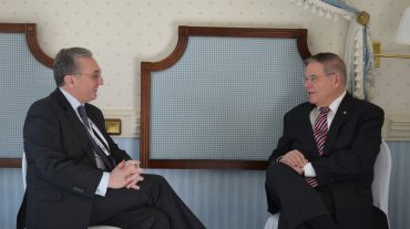 Զոհրաբ Մնացականյանը հանդիպել է սենատոր Մենենդեսի հետ