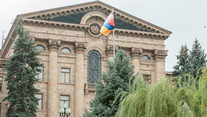 Նոր վերանորոգում է սպասվում, բոլոր պատգամավորների սենյակները միլիմետրերով նույնը պետք է լինեն. «Հրապարակ»