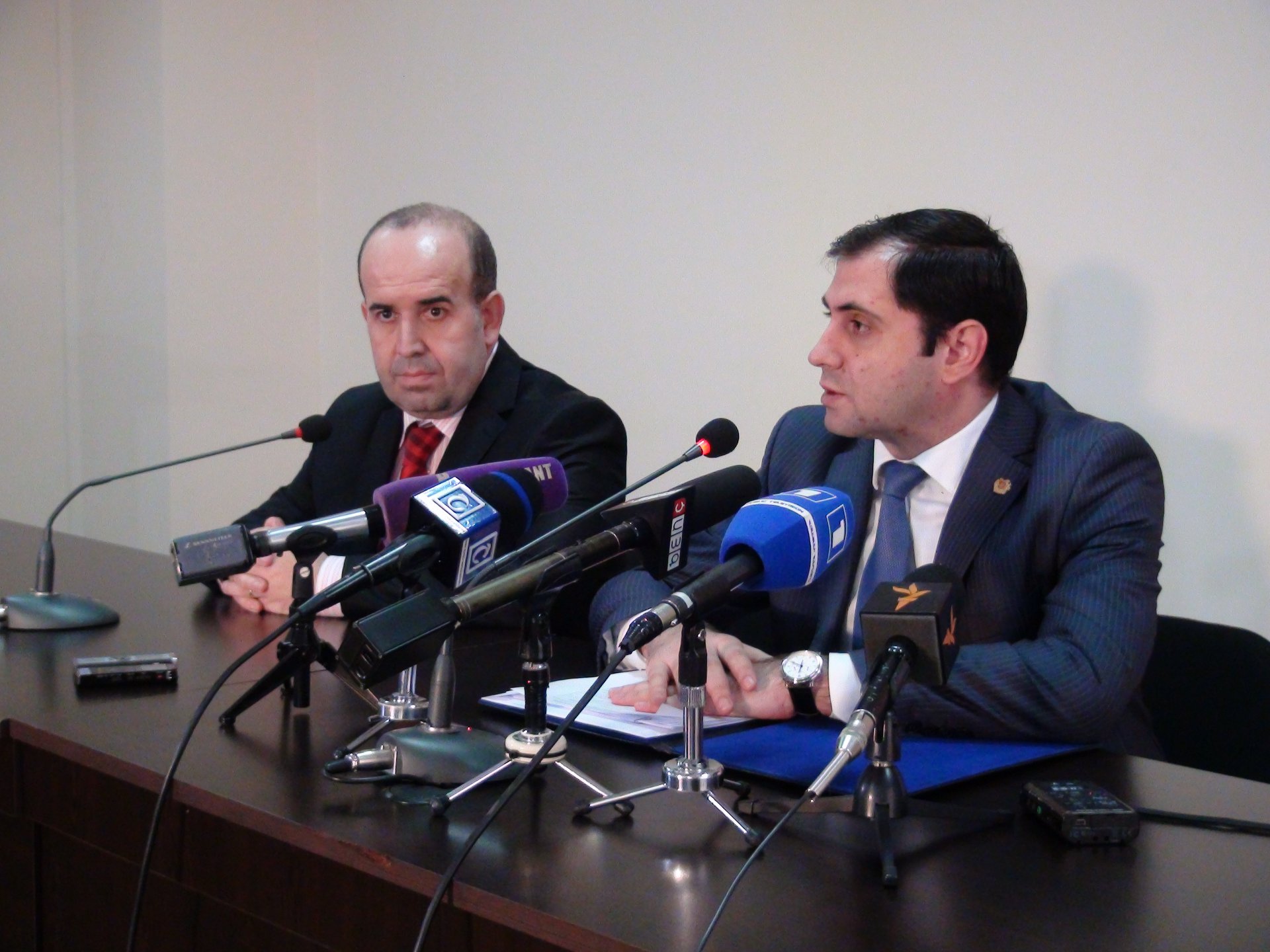 Սուրեն Պապիկյանը ներկայացրել է Շիրակի մարզպետ Տիգրան Պետրոսյանին