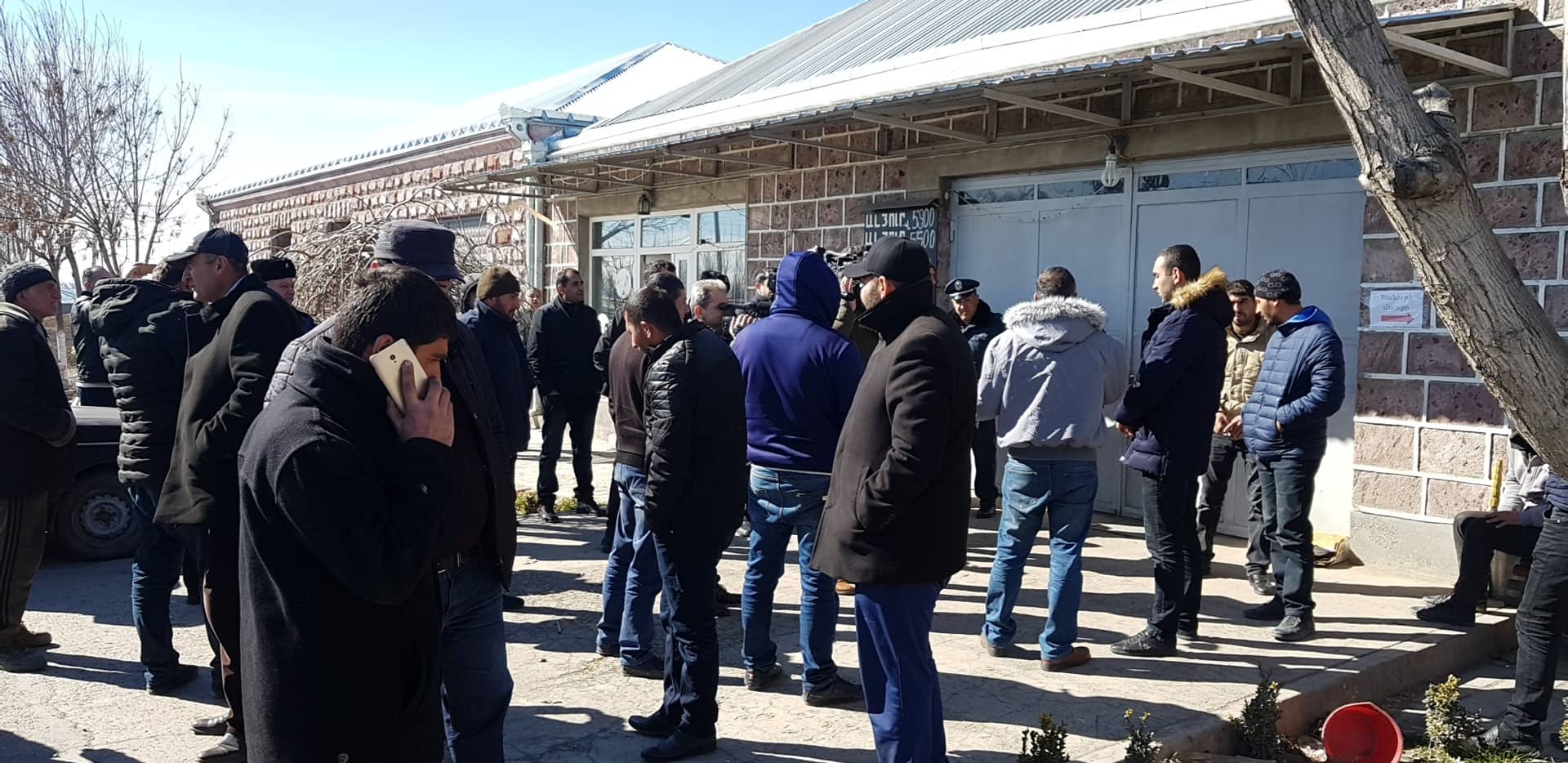 Արշալույսցիները պահանջում են համայնքապետի հրաժարականը