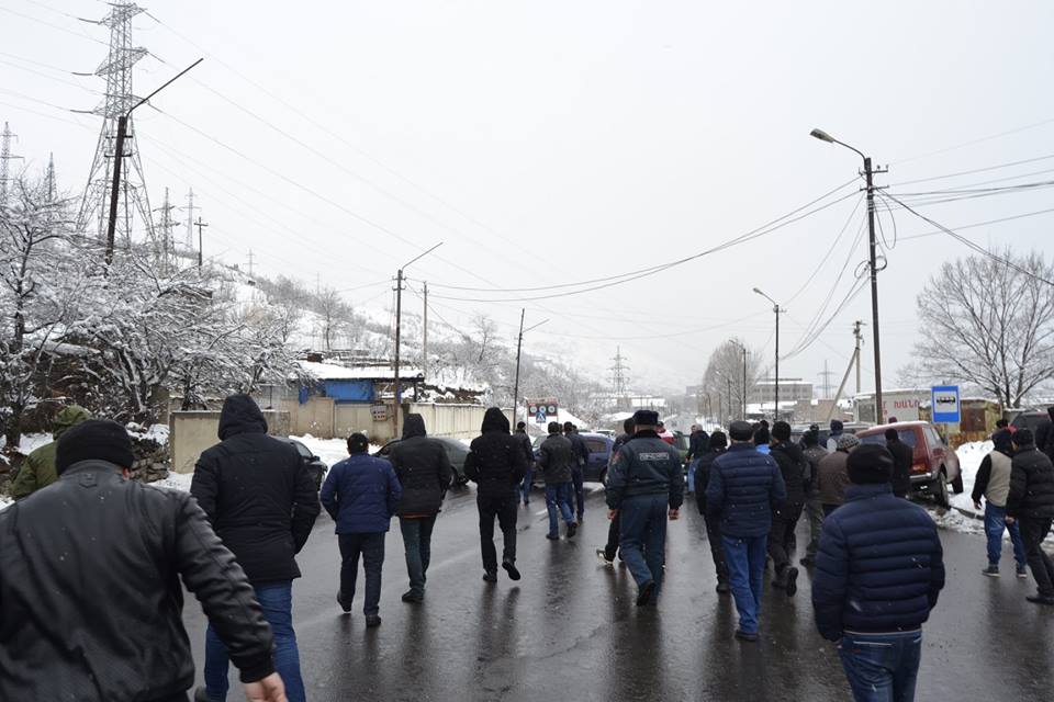 «ԲԷՑ»-ի հյուսիսային մասնաճյուղի աշխատակիցները փակել են Մ-6 միջպետական ճանապարհը. Armtimes.com
