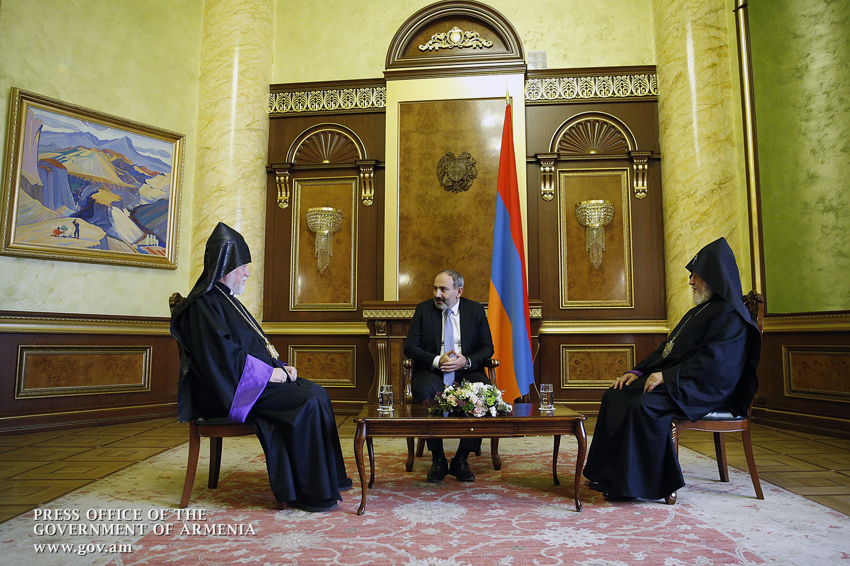Վարչապետը հյուրընկալել է Գարեգին Բ և Արամ Ա կաթողիկոսներին