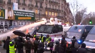 Փարիզում ոստիկանները կիրառել են արցունքաբեր գազ և ջրցան մեքենաներ