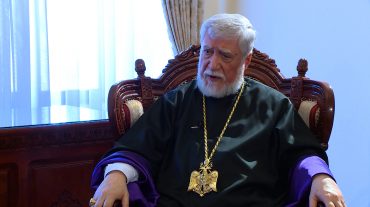 Վարչապետը հեռախոսազրույց է ունեցել Արամ Ա կաթողիկոսի հետ