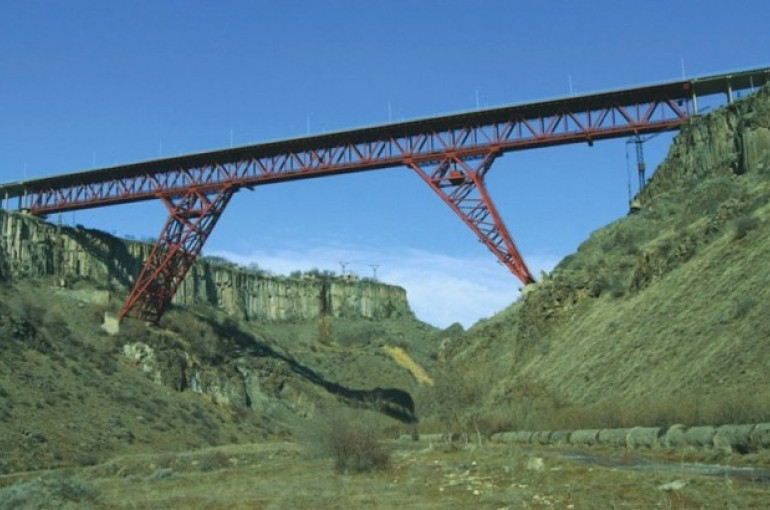 Փրկարարները Նոր Հաճնի կամրջի տակից դուրս են բերել 25-ամյա տղամարդու դի