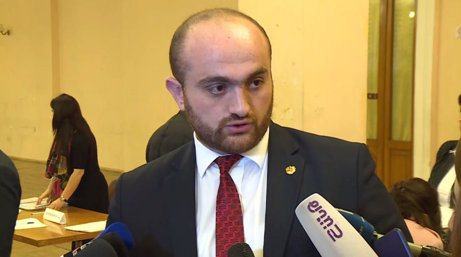 Տեղի ունեցողը, ոչ ավելի, ոչ պակաս, ազգի գոյության հարցն է․ շուրջ 10 օր առաջնագծում գտնվող Արագածոտնի մարզպետը կոչ է անում բոլորին միանալ