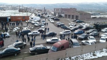 Վարդենիս-Երևան ճանապարհը փակ է, պահանջում են մարզպետի հրաժարականը