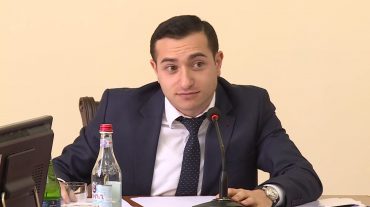 Եթե պատասխան չունեք, մի՛ ասեք, որ չեք եղել նախարար․ Հայրապետյանը իր օրինակը պատմեց Ղարիբյանին
