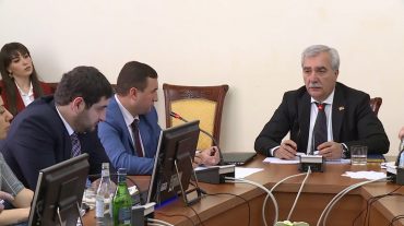 Ի՞նչ է նշանակում՝ բանակը քաղաքական գործընթացների մեջ չի կարող մասնակցություն ունենալ․ քննարկում ԱԺ-ում