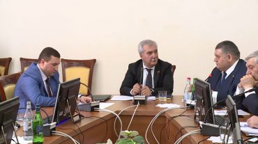 Ինչո՞ւ բանակի նոր ճտքակոշիկը չի դրվում մասսայական արտադրության․ քննարկում ԱԺ-ում