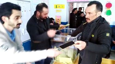 Կարսի ընտրատեղամասում քաղաքացին իր բջջային հեռախոսը գցել է քվեատուփի մեջ