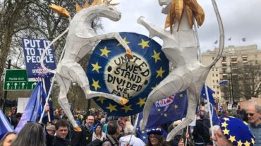Brexit-ի պատճառով Լոնդոնում տասնյակ հազարավոր մարդիկ դուրս են եկել բողոքի ցույցերի