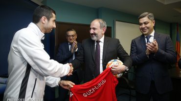 Ձեր հաջողությունը յուրաքանչյուրինս է. վարչապետը հանդիպել է Հայաստանի ազգային հավաքականի ֆուտբոլիստներին