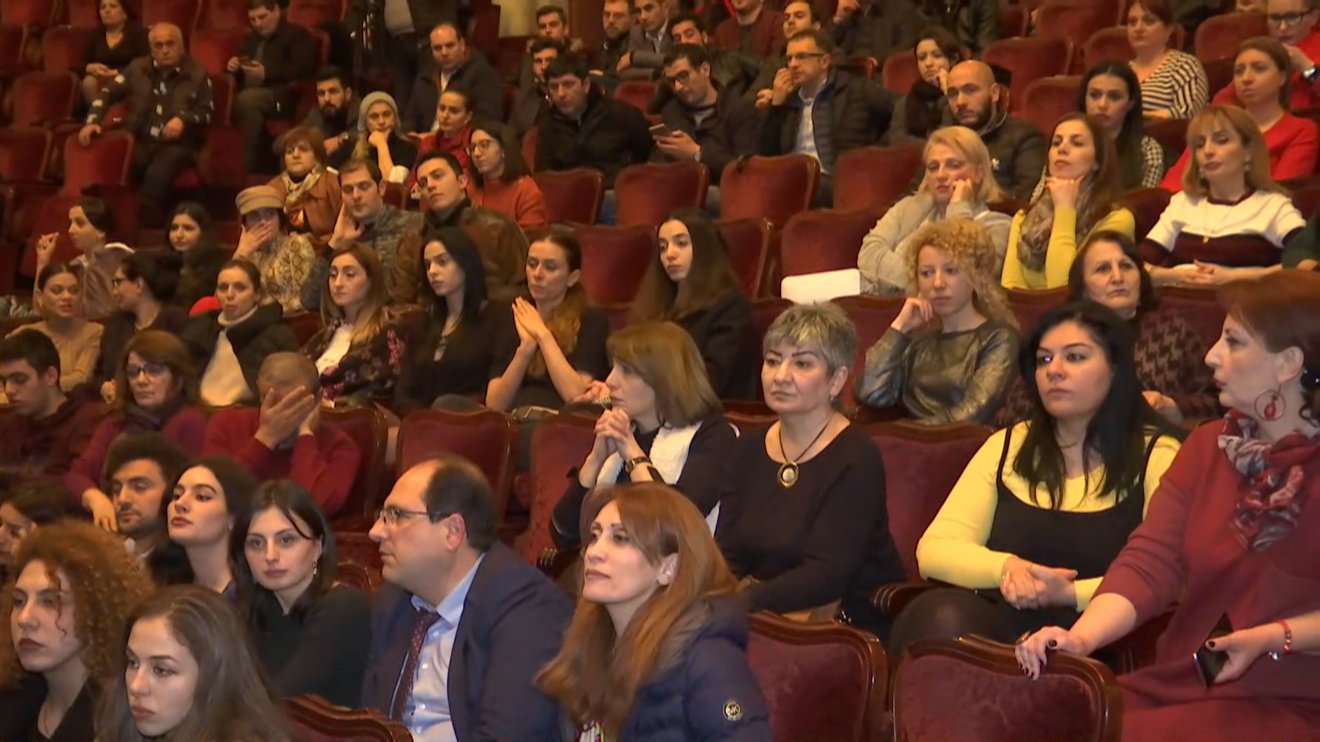 Օպերայի թատրոնի աշխատակիցները խոստացել են գործադուլ անել, եթե իրենց պահանջները չկատարվեն