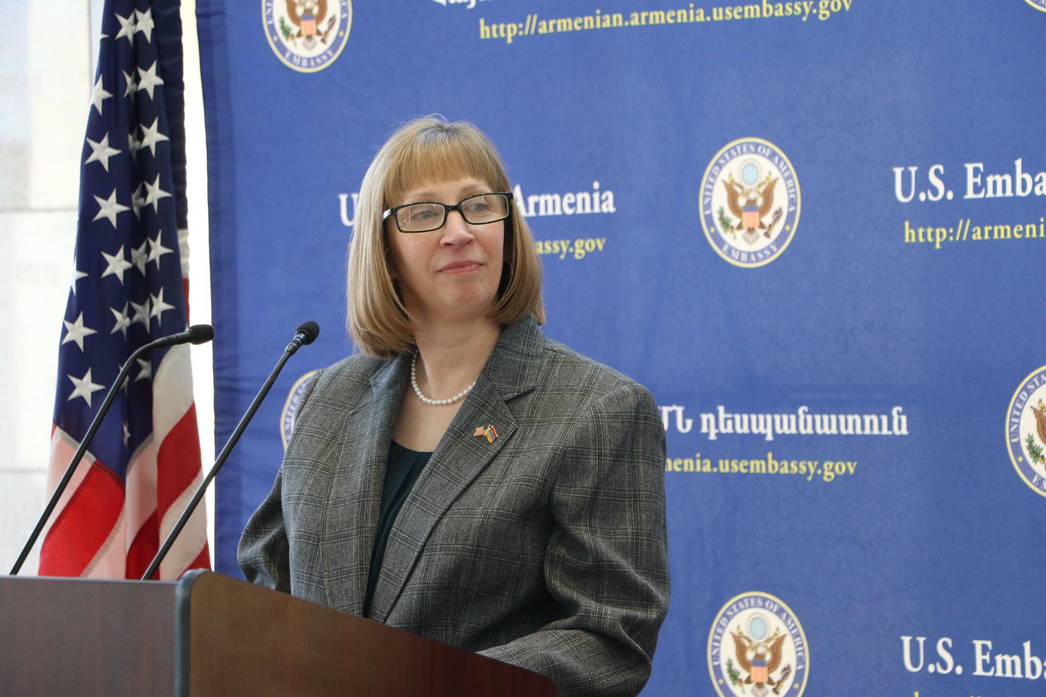 Հայաստանում ԱՄՆ նորանշանակ դեսպանը հանդիպել է դեսպանատան աշխատակազմի հետ
