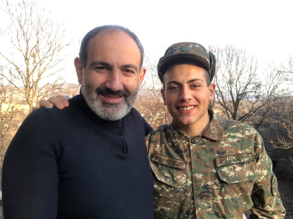 Հայրենիքի զինվորները. Նիկոլ Փաշինյանը որդու հետ լուսանկար է հրապարակել