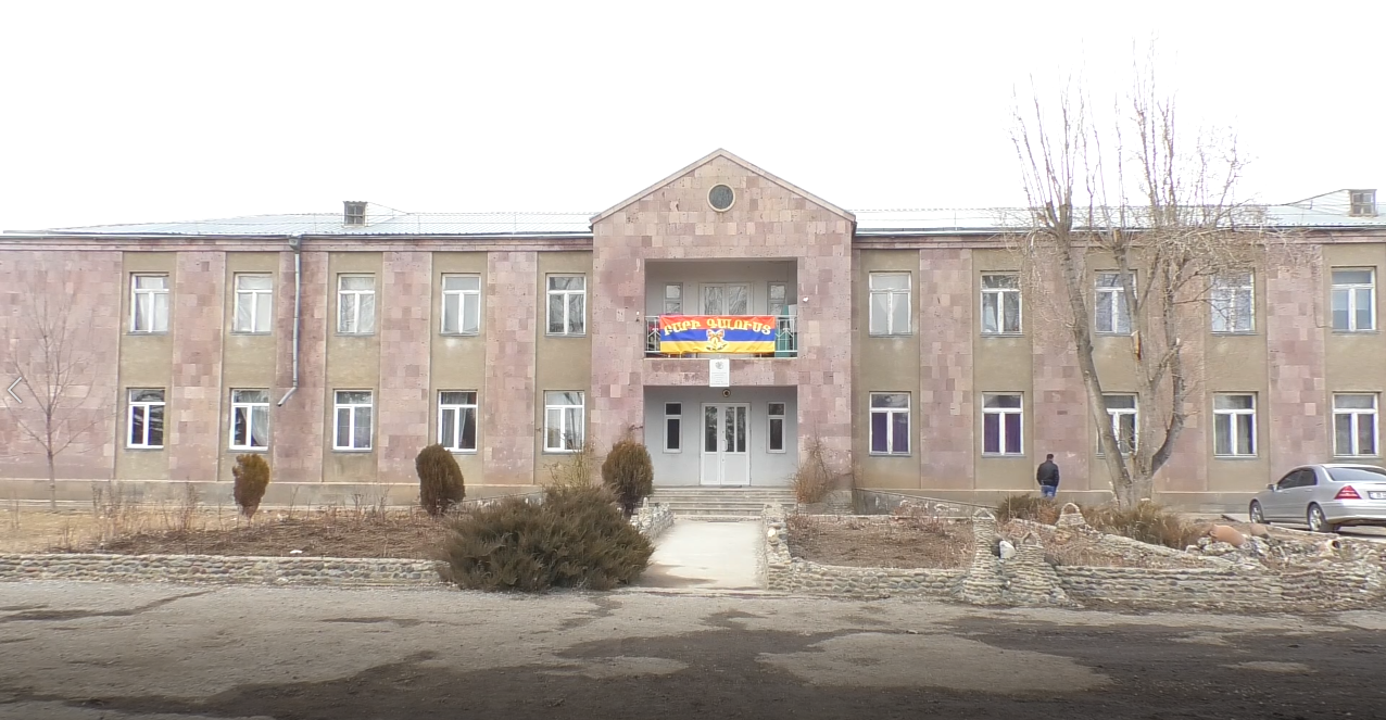 Գյումրու թիվ 38 հիմնական դպրոցի նախկին ու ներկա տնօրենների միջև 2 տարի ձգվող դատական վեճը շարունակվում է