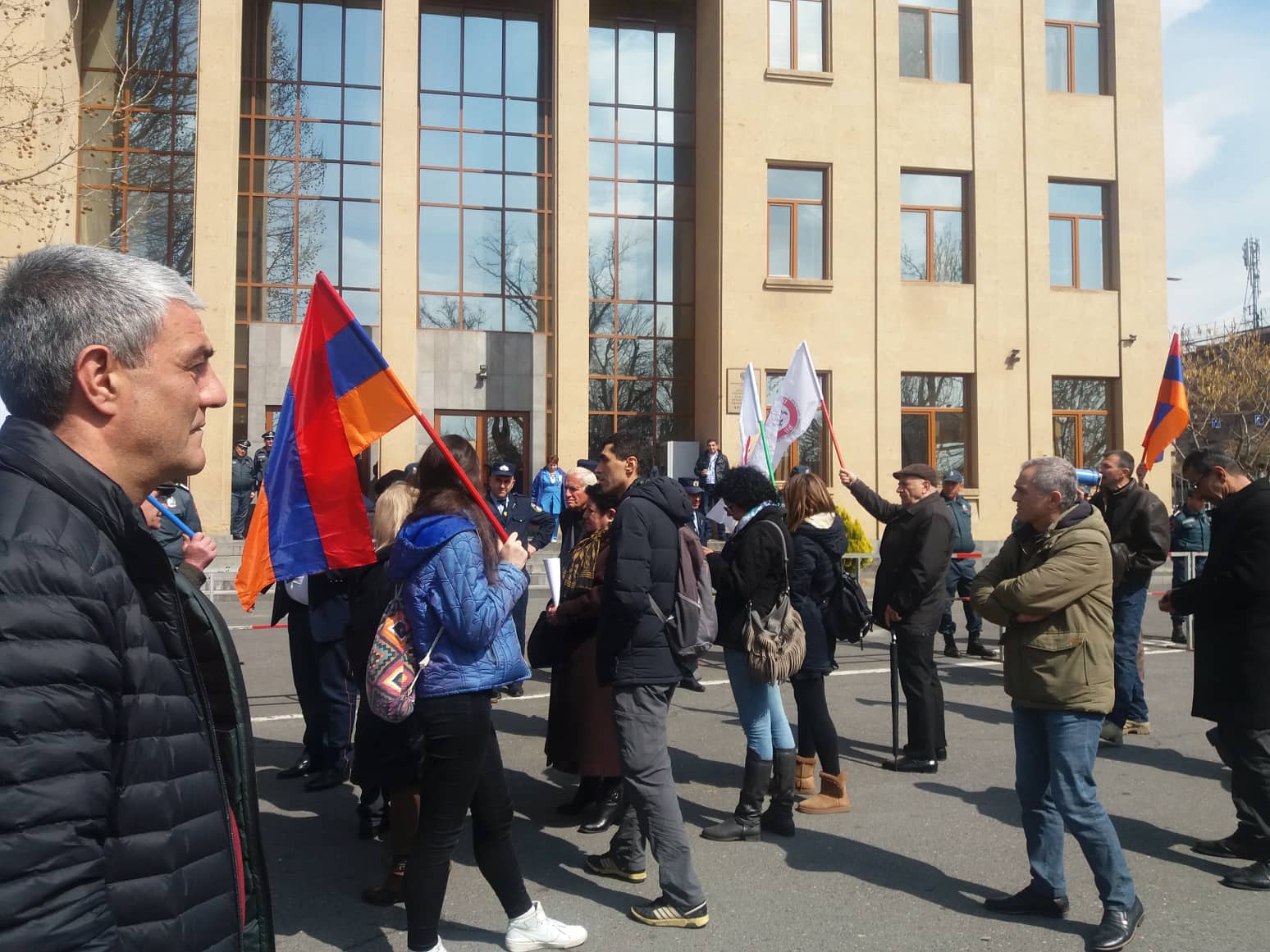 Բողոքի ցույց Երևանի ընդհանուր իրավասության Շենգավիթի նստավայրի դիմաց