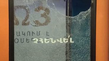 Ճամփեզրից քարով հարվածել են ընթացքի մեջ գտնվող գնացքներից մեկին՝ կոտրելով ապակին
