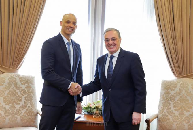Զոհրաբ Մնացականյանն ընդունել է Ջեյմս Ապատուրային