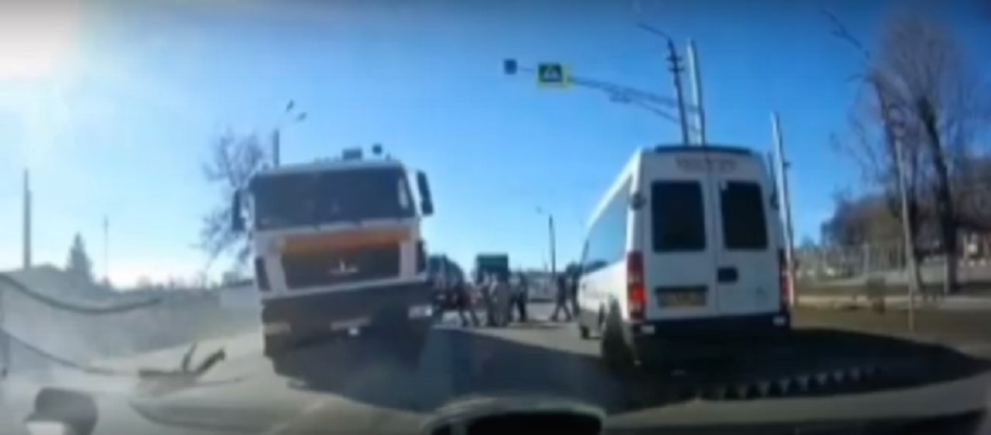 ՌԴ-ում երեխաները հրաշքով են կարողացել խույս տալ բեռնատարի հարվածից