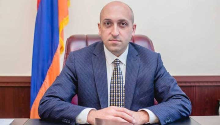 Լոռու մարզպետը միանում է վարչապետի կոչին և կամավորագրվում է Հայրենիքի պաշտպանությանը