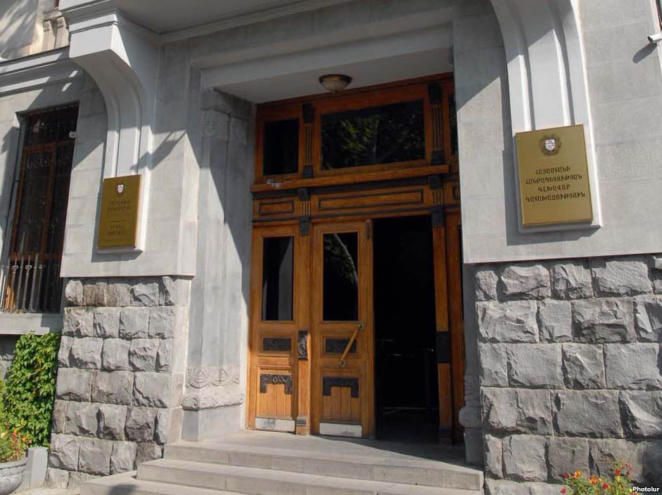Բնակարան ձեռք բերելուն օժանդակելու պատրվակով «դատախազը» քաղաքացիներից խարդախությամբ գումարներ է հափշտակել