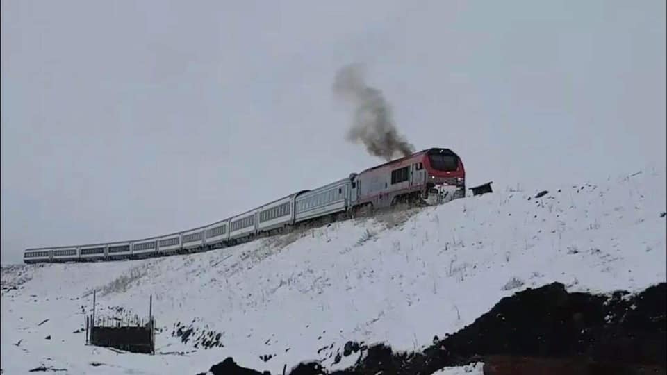 Բաքու-Թբիլիսի-Կարս երկաթուղով փորձնական ռեժիմում Վրաստան է մուտք գործել առաջին ուղևորատար գնացքը