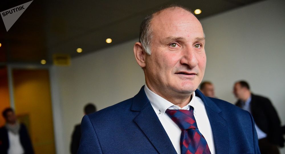 Վրացի սկանդալային պատգամավորը պատահմամբ հայտնվել է ֆեյսբուքյան ուղիղ եթերում