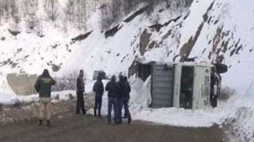 Շրջված բեռնատարը երկկողմանի փակել է Քաջարան-Մեղրի ավտոճանապարհը