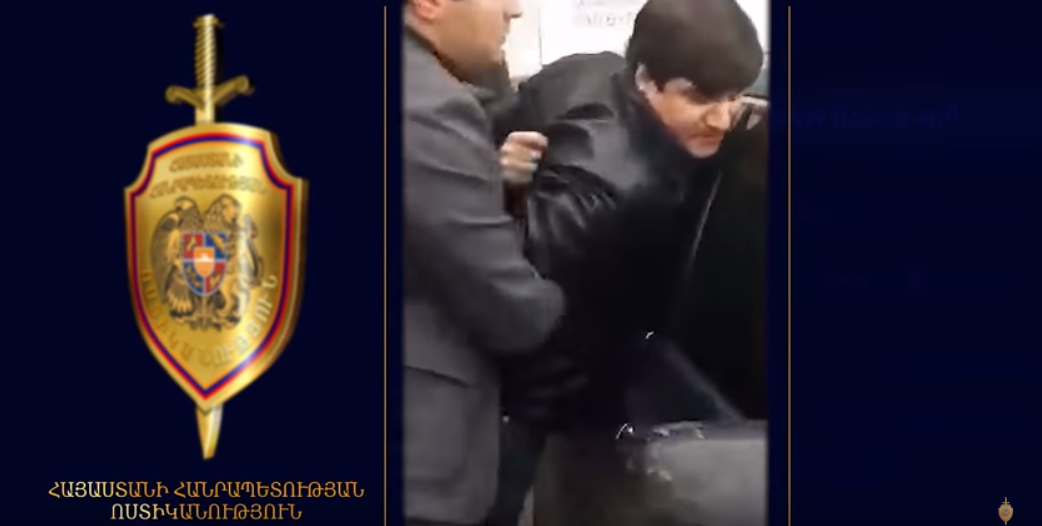Կասկածանքով բերման ենթարկվածի անձնական խուզարկությամբ զենք և զինամթերք է հայտնաբերվել
