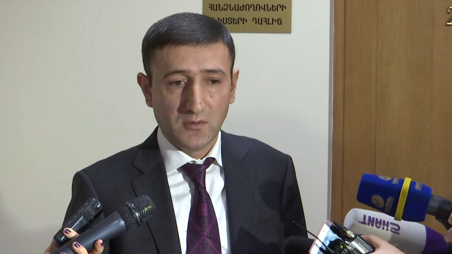 Բաբկեն Թունյանն արձագանքում է գրավատների և տարադրամի փոխանակման կետերի աշխատակիցների դժգոհություններին