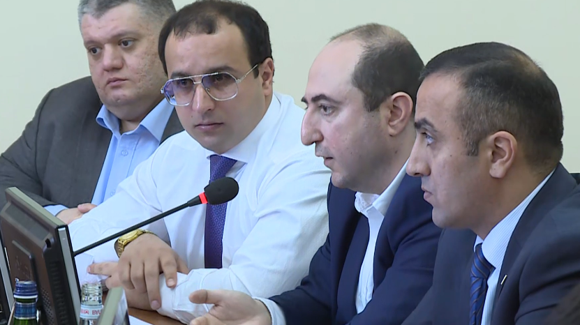 Ի՞նչ չափով պետք է կառավարությունը բարձրացնի պետտուրքերը. պատգամավորների հարցերը գրավատների ներկայացուցիչներին