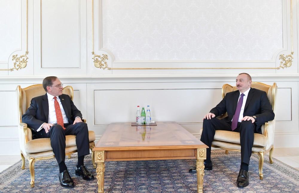 Իլհամ Ալիևն ԱՄՆ նոր դեսպանին հայտնել է, որ դրական են ընդունում Մինսկի խմբի վերջին հայտարարությունը