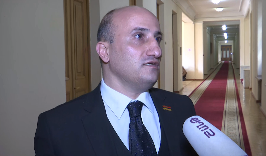 Մարդիկ նստած շարիկ գլորեն, մենք էլ ասենք՝ գործազրկության հարցը լուծեցի՞նք. Հովակիմյանը՝ աշխատատեղերի կրճատման մասին