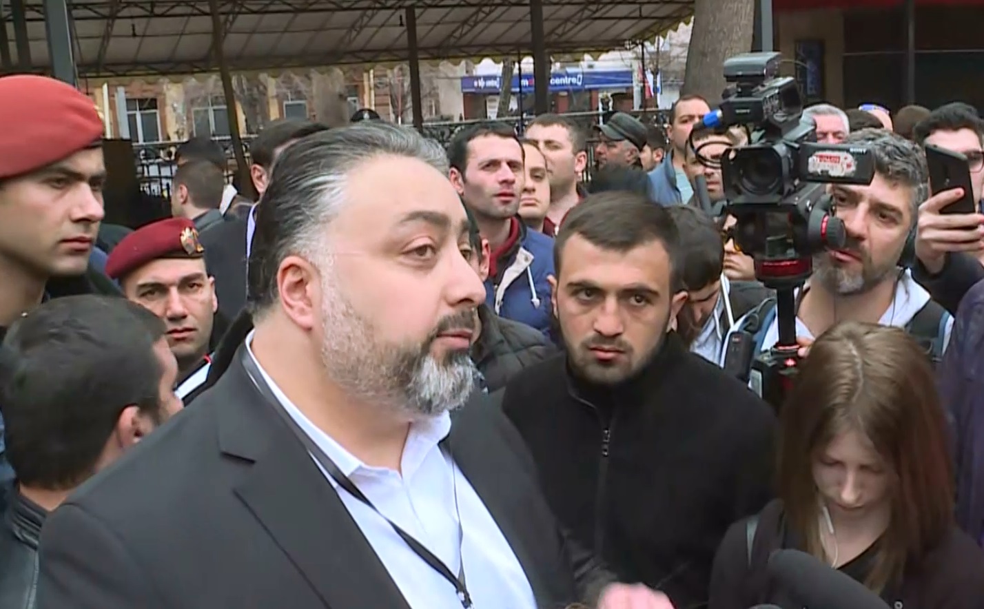 Երևանն արդեն տեր ունի, համակերպվե՛ք. Կենտրոնի թաղապետը՝ ցուցարարներին
