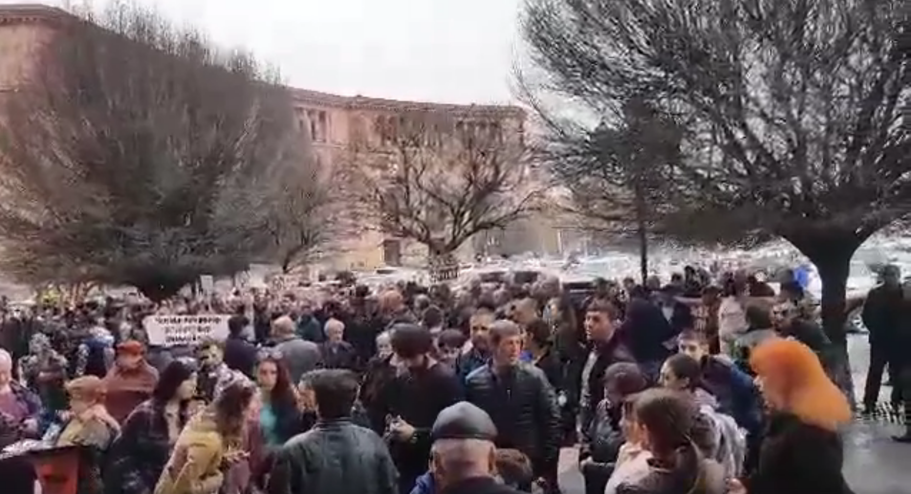 Բողոքի ակցիա անցկացնող քաղաքացիները վարչապետի հետ հանդիպում են պահանջում