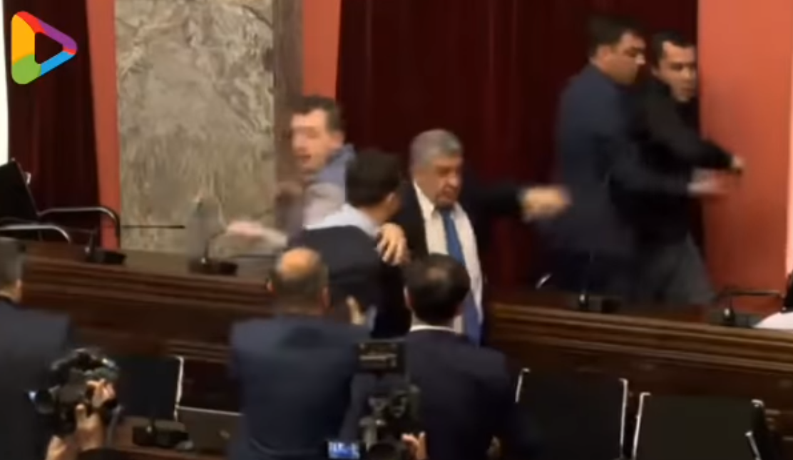 Քաշքշուկ Վրաստանի խորհրդարանում