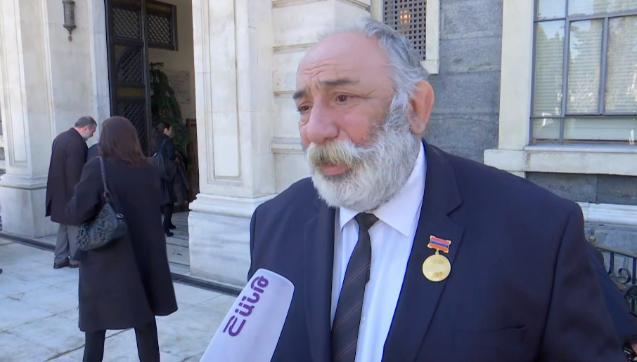 Քաղաքական պստիկ հաշիվներով քաշքշուկներու շրջան մը պիտի սպասե. Բագրատ Էստուկյանը` պատրիարքի ընտրությունների մասին