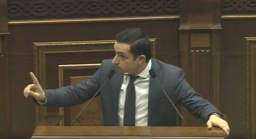 Լռե՛ք, ասացի´․Դու չի, Դուք է Ձեզ համար․ Հայրապետյանը՝ ընդդիմադիրներին