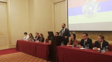 ԱԺ նախագահի գլխավորած պատվիրակությունը հանդիպել է Կատարի հայ համայնքի ներկայացուցիչներին