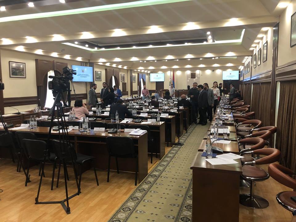 Նիստը չի կայանում քվորում չունենալու պատճառով, սա խայտառակություն է. Դավիթ Խաժակյան