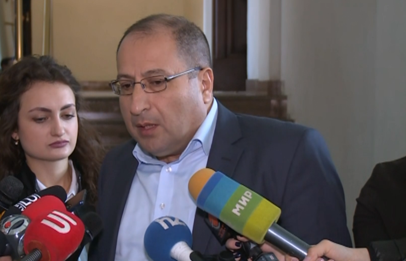 Ընթանում է Ռոբերտ Քոչարյանի դատը. արդյո՞ք ՀՀ 2-րդ նախագահը ժամանակին պարգևատրել է դատավորին