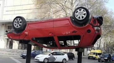 Թբիլիսիի փողոցներում կողաշրջված ավտոմեքենաներ են հայտնվել