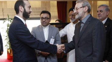 Արարատ Միրզոյանը հանդիպել է Իրանի Մեջլիսի նախագահի հետ